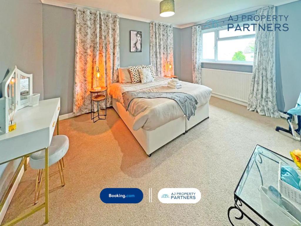 Premium Deal L Hill View Home L Last-Minute Offer L Cheltenham L Aj Properties L Perfect For Short Or Long Stays L 4Beds 4Bedrooms Екстер'єр фото