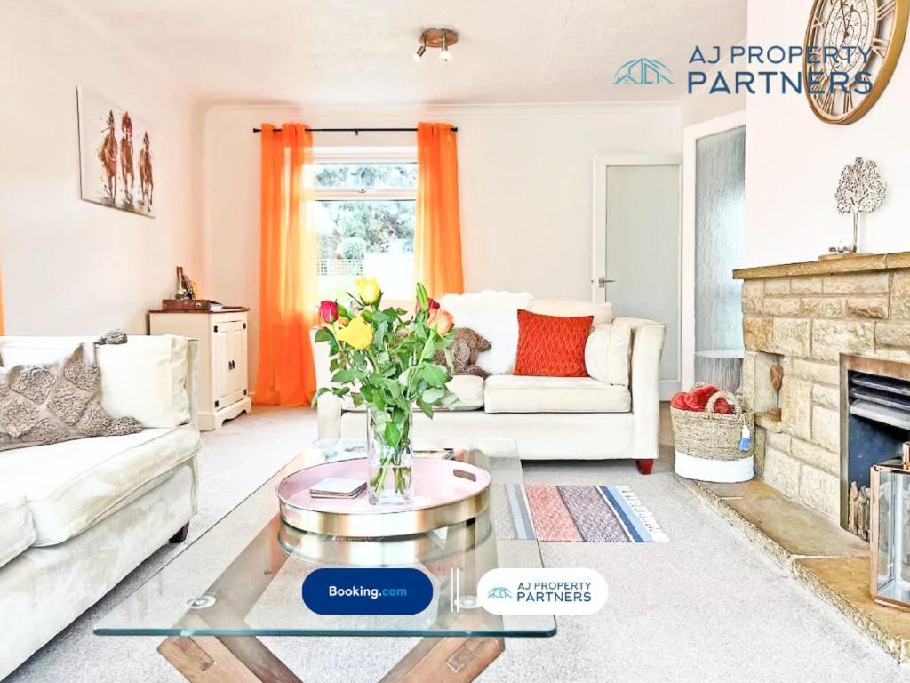 Premium Deal L Hill View Home L Last-Minute Offer L Cheltenham L Aj Properties L Perfect For Short Or Long Stays L 4Beds 4Bedrooms Екстер'єр фото