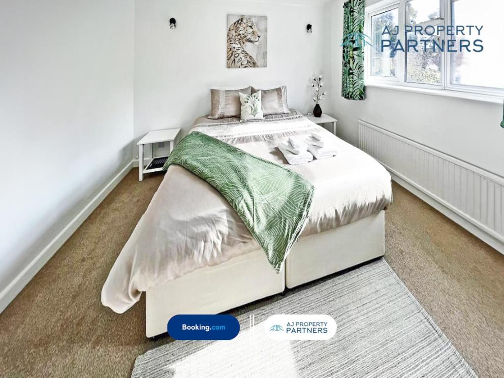 Premium Deal L Hill View Home L Last-Minute Offer L Cheltenham L Aj Properties L Perfect For Short Or Long Stays L 4Beds 4Bedrooms Екстер'єр фото