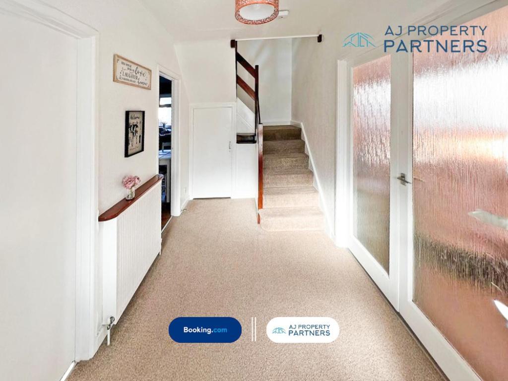 Premium Deal L Hill View Home L Last-Minute Offer L Cheltenham L Aj Properties L Perfect For Short Or Long Stays L 4Beds 4Bedrooms Екстер'єр фото