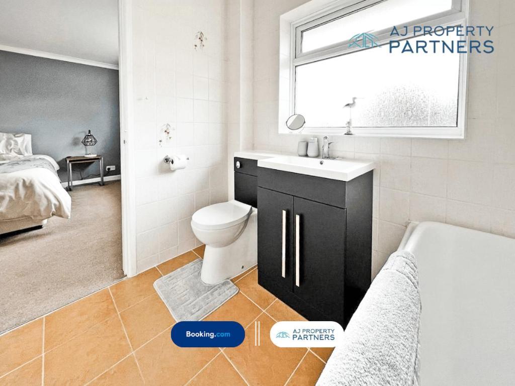 Premium Deal L Hill View Home L Last-Minute Offer L Cheltenham L Aj Properties L Perfect For Short Or Long Stays L 4Beds 4Bedrooms Екстер'єр фото