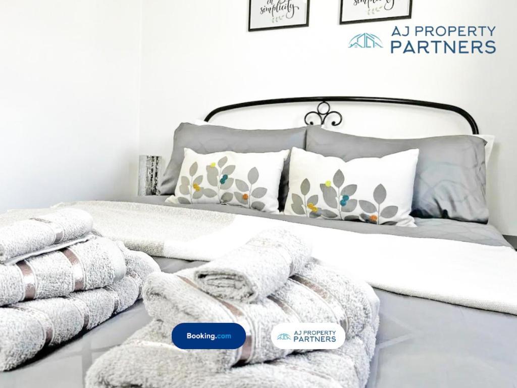 Premium Deal L Hill View Home L Last-Minute Offer L Cheltenham L Aj Properties L Perfect For Short Or Long Stays L 4Beds 4Bedrooms Екстер'єр фото