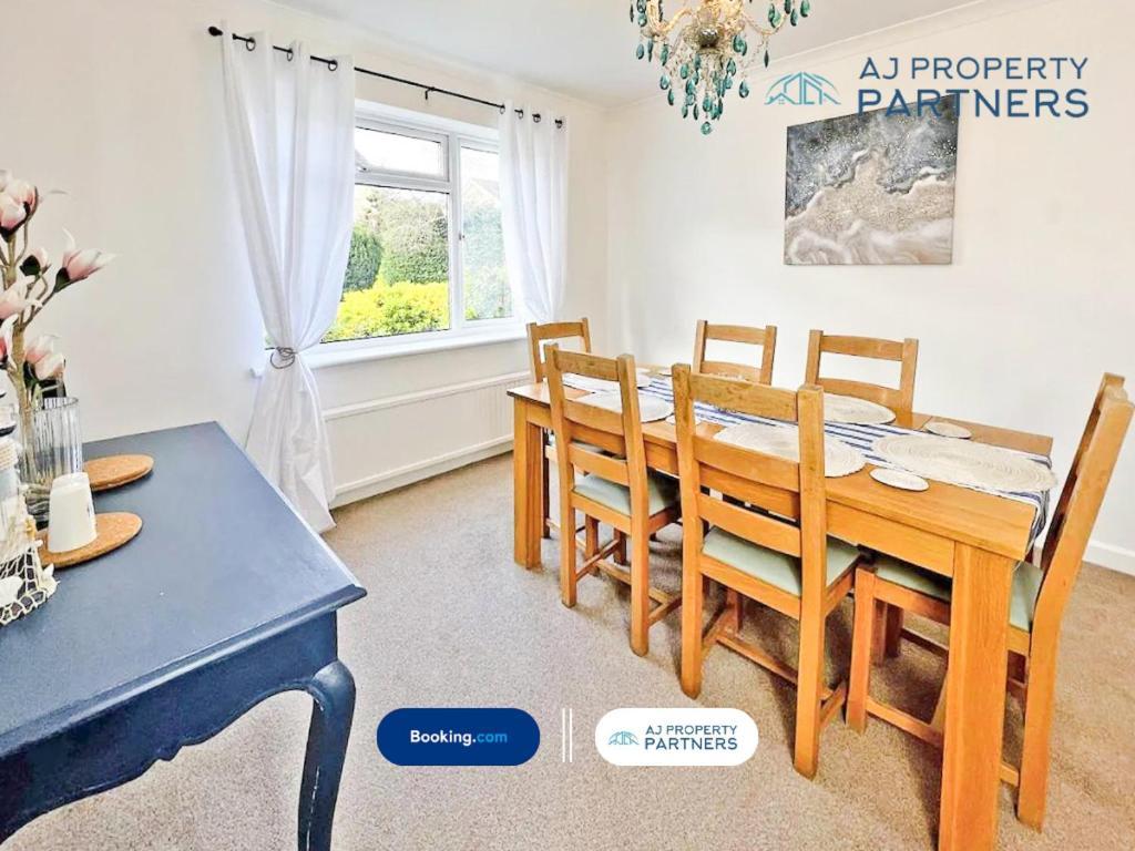 Premium Deal L Hill View Home L Last-Minute Offer L Cheltenham L Aj Properties L Perfect For Short Or Long Stays L 4Beds 4Bedrooms Екстер'єр фото