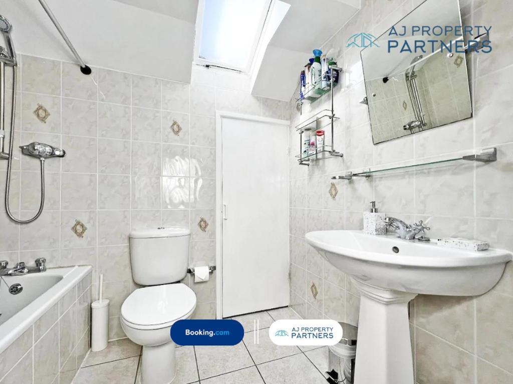 Premium Deal L Hill View Home L Last-Minute Offer L Cheltenham L Aj Properties L Perfect For Short Or Long Stays L 4Beds 4Bedrooms Екстер'єр фото