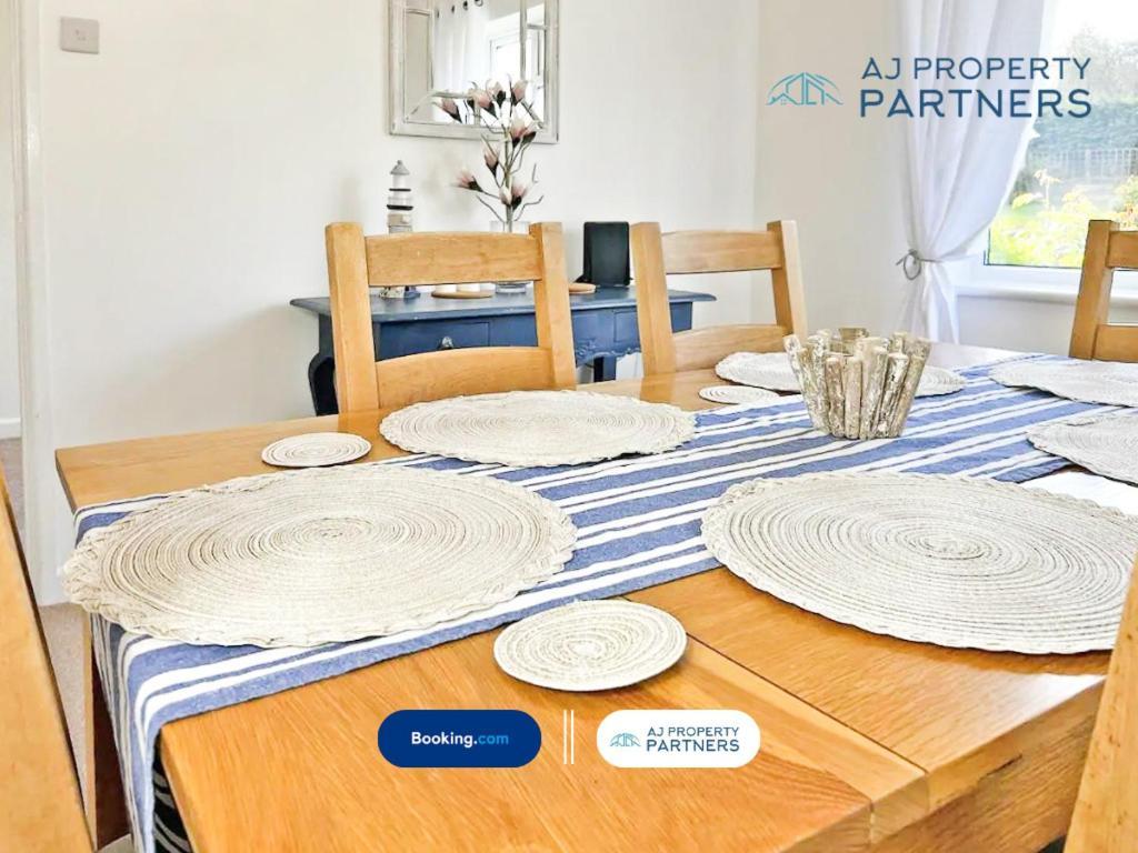 Premium Deal L Hill View Home L Last-Minute Offer L Cheltenham L Aj Properties L Perfect For Short Or Long Stays L 4Beds 4Bedrooms Екстер'єр фото