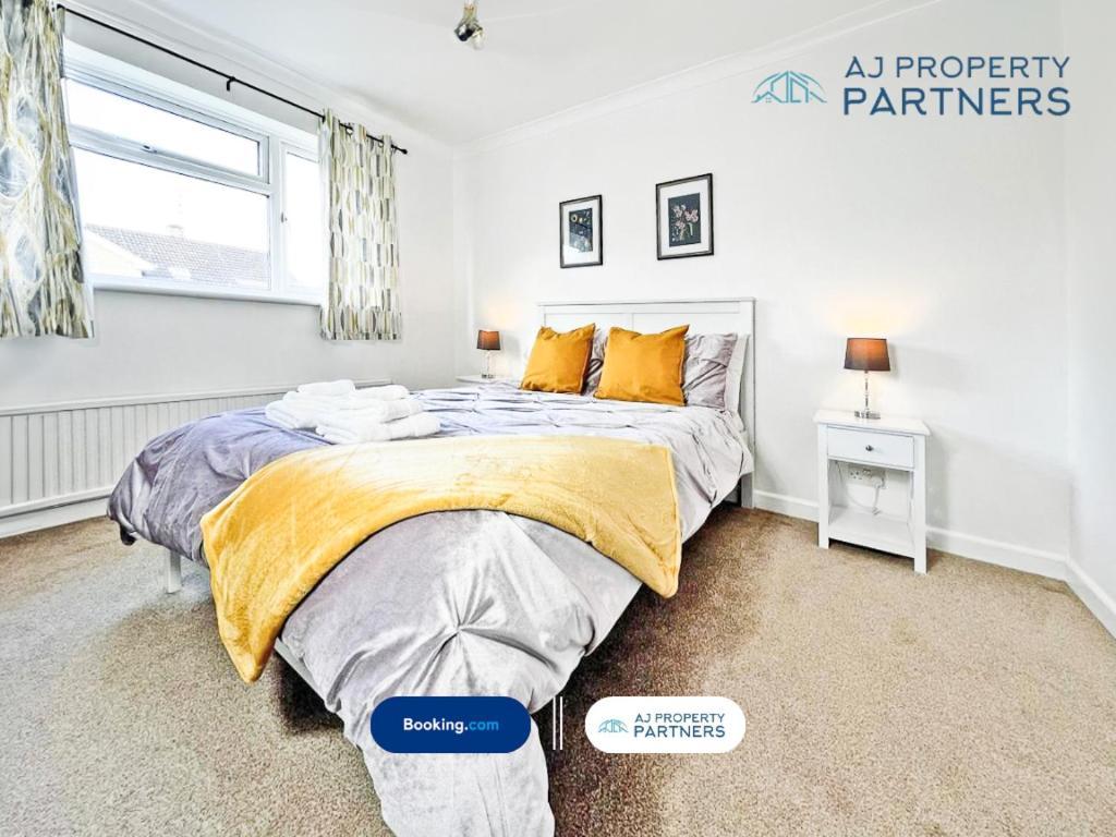 Premium Deal L Hill View Home L Last-Minute Offer L Cheltenham L Aj Properties L Perfect For Short Or Long Stays L 4Beds 4Bedrooms Екстер'єр фото